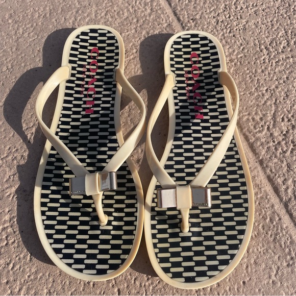 Coach New York Landon Cream Gold Metal Bow Black White Jelly Flops Size 8 - Picture 5 of 11